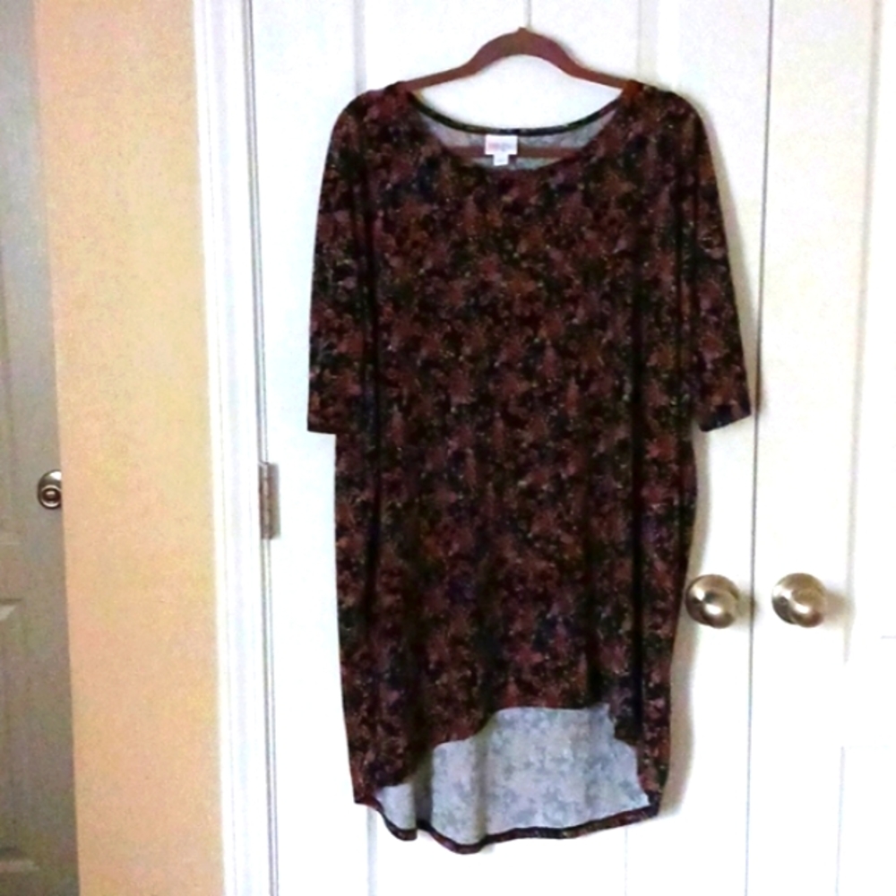 Large LuLaRoe short-sleeved Floral top. Polyester/Spandex, very soft